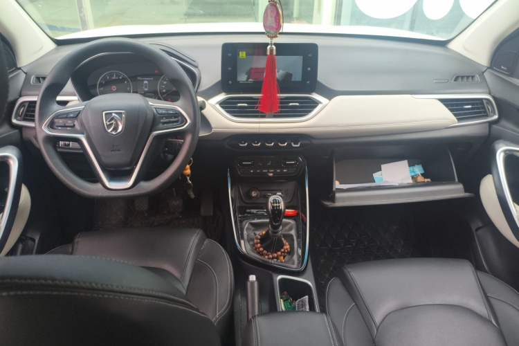 Used Baojun 530 2018 1.5T Manual Luxury Version National V Center Console