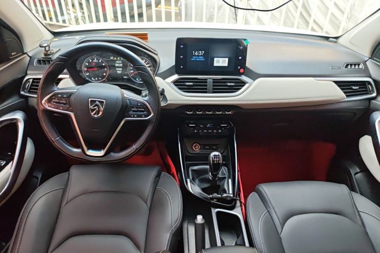 Used Baojun 530 2018 1.5T Manual Prestige Version China V Center Console