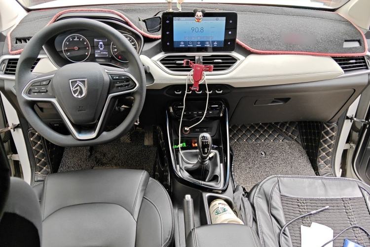 Used Baojun 530 2018 1.5T Manual Luxury Version National V Center Console