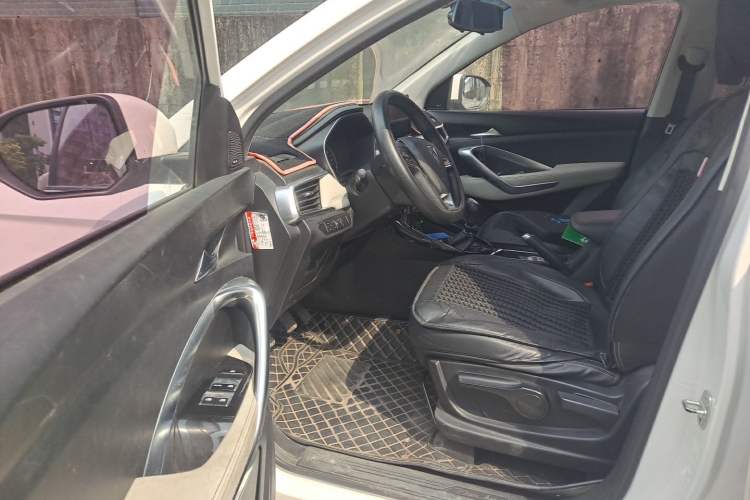 Used Baojun 530 2018 1.5T Manual Luxury Version National V Driver Seat