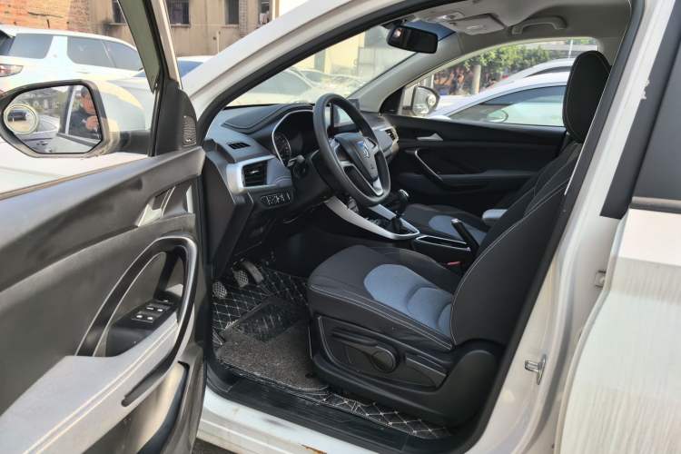 Used Baojun 530 2018 1.5T Manual Elite Version China V Driver Seat