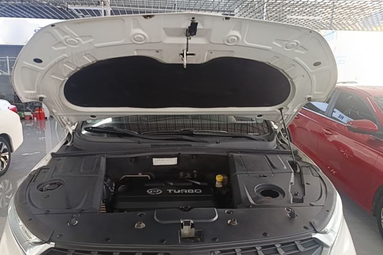 Used Baojun 530 2018 1.5T DCT Flagship Version China V Emission Standard Engine Bay