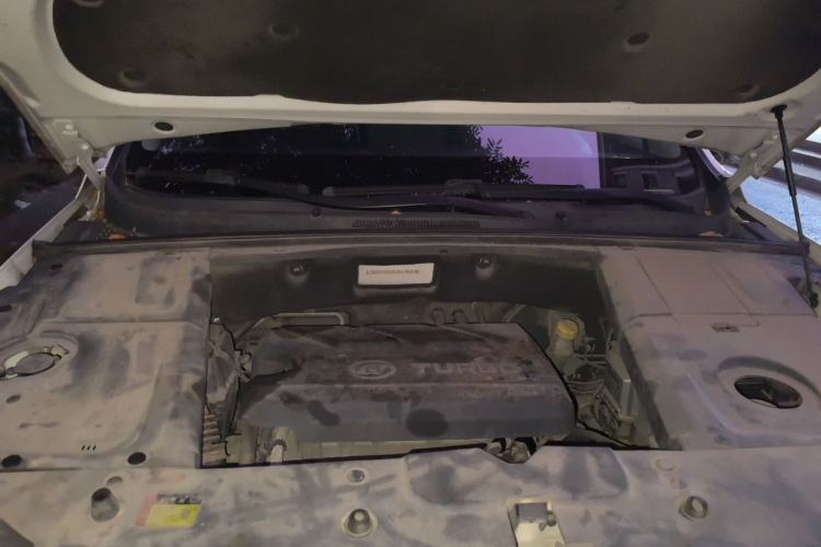 Used Baojun 530 2018 1.5T DCT Flagship Version China V Emission Standard Engine Bay
