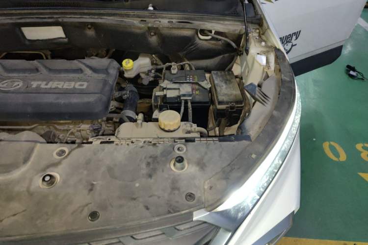 Used Baojun 530 2018 1.5T Manual Luxury Version National V Engine Bay Left