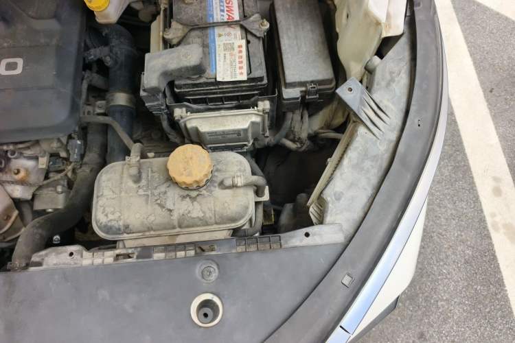 Used Baojun 530 2018 1.5T DCT Flagship Version China V Emission Standard Engine Bay Left