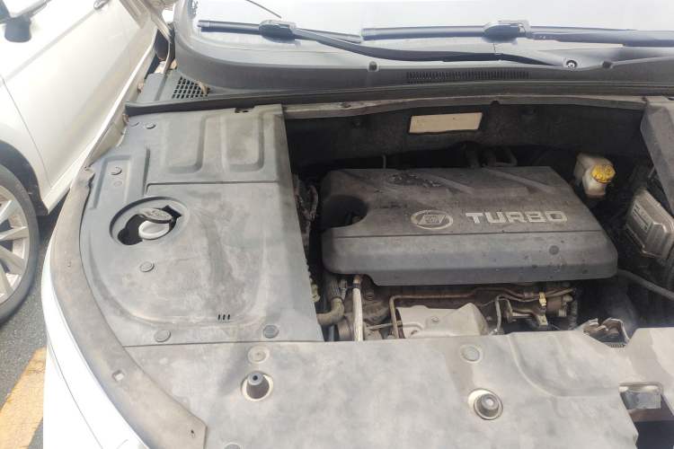 Used Baojun 530 2018 1.5T DCT Flagship Version China V Emission Standard Engine Bay Right
