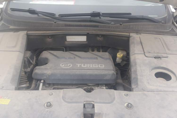 Used Baojun 530 2018 1.5T DCT Flagship Version China V Emission Standard Engine Bay