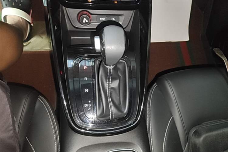Used Baojun 530 2018 1.5T DCT Flagship Version China V Emission Standard Gear Lever