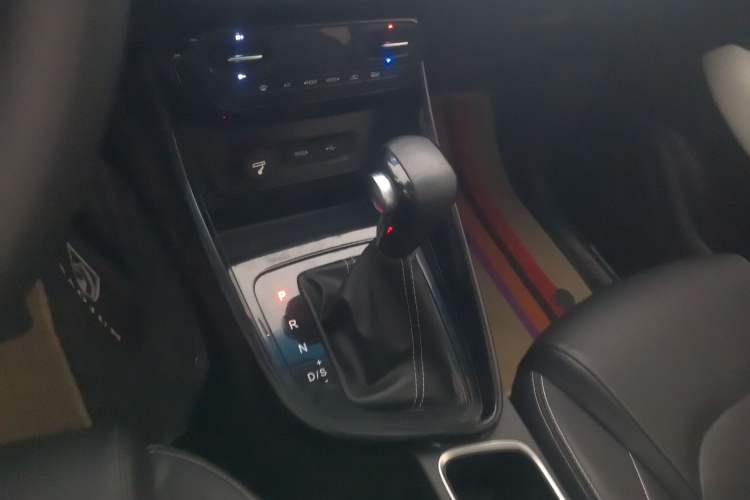 Used Baojun 530 2018 1.5T DCT Luxury Model China V Gear Lever