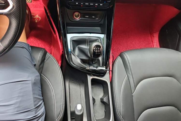 Used Baojun 530 2018 1.5T Manual Prestige Version China V Gear Lever
