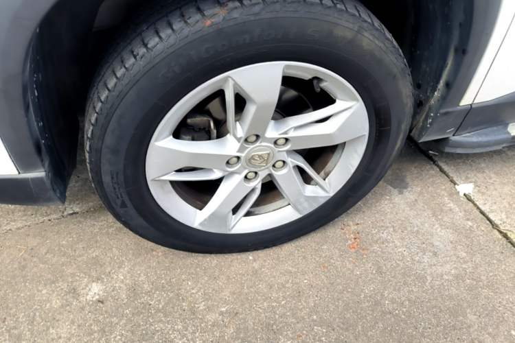 Used Baojun 530 2018 1.8L Automatic Luxury Version China V Left Front Wheel Hub