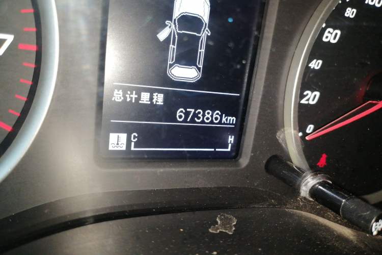 Used Baojun 530 2018 1.5T Manual Comfort Version China V Odometer Close Up