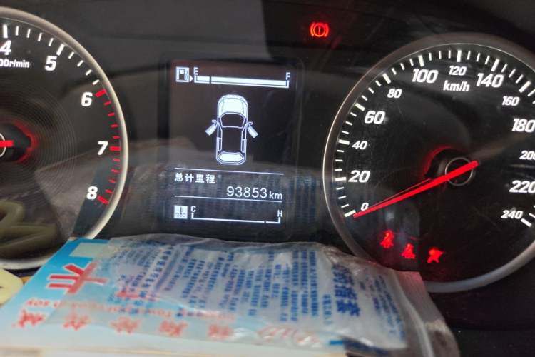 Used Baojun 530 2018 1.5T Manual Elite Version China V Odometer Close Up