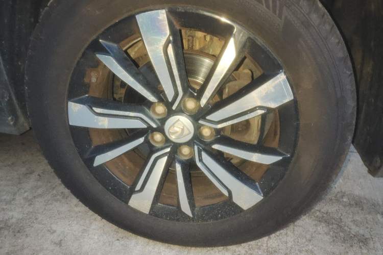 Used Baojun 530 2018 1.5T Manual Prestige Version China V Right Front Wheel Hub