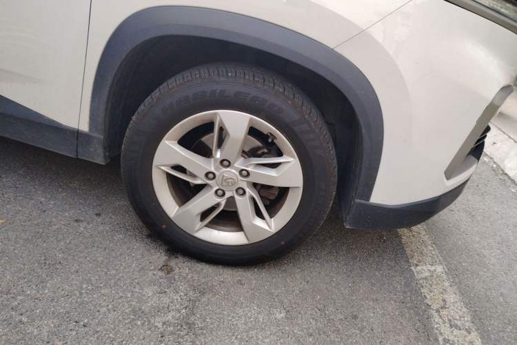 Used Baojun 530 2018 1.5T Manual Elite Version China V Right Front Wheel Hub