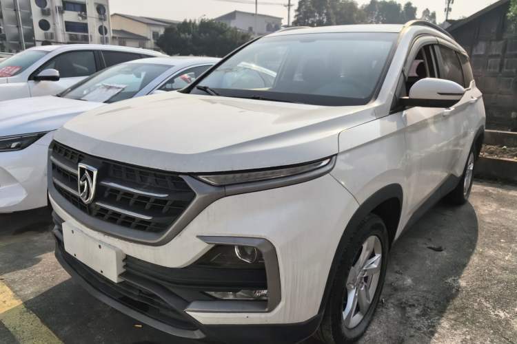 Baojun 530 2018 1.5T Manual Elite Version China V usata Guazi used car, China used car export, Used car for sale, Used cars, Cheapest cars for sale