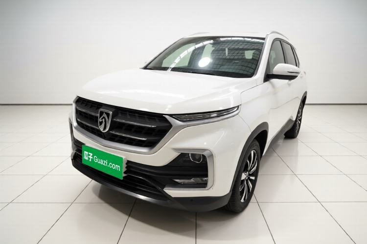 Używany Baojun 530 2018 1.5T Manual Prestige Version China V Guazi used car, China used car export, Used car for sale, Used cars, Cheapest cars for sale