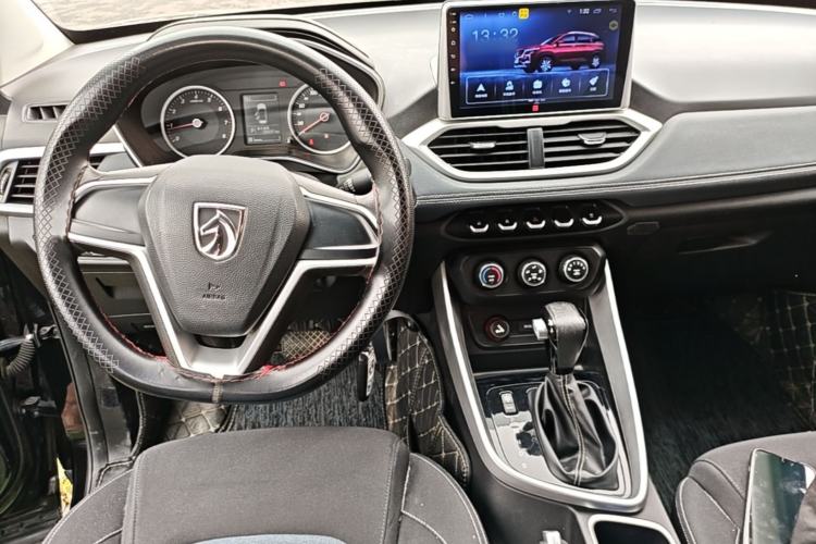 Used Baojun 530 2019 1.5T CVT Elite Model 7 Seats China V Emission Standard Center Console