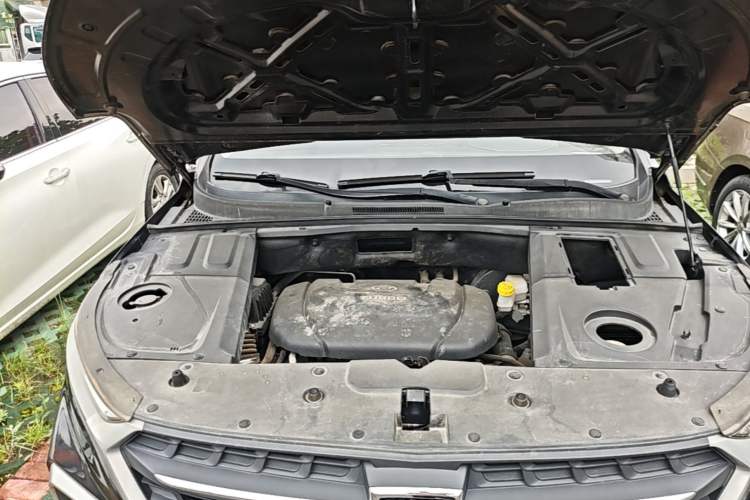 Used Baojun 530 2019 1.5T CVT Elite Model 7 Seats China V Emission Standard Engine Bay