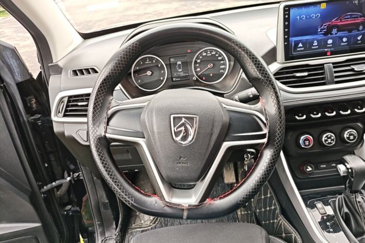Used Baojun 530 2019 1.5T CVT Elite Model 7 Seats China V Emission Standard Steering Wheel