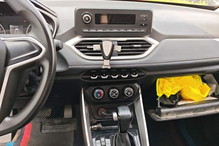 Used Baojun 530 2019 1.5T CVT Elite Model 7 Seats China VI Emission Standard Audio And AC Panel
