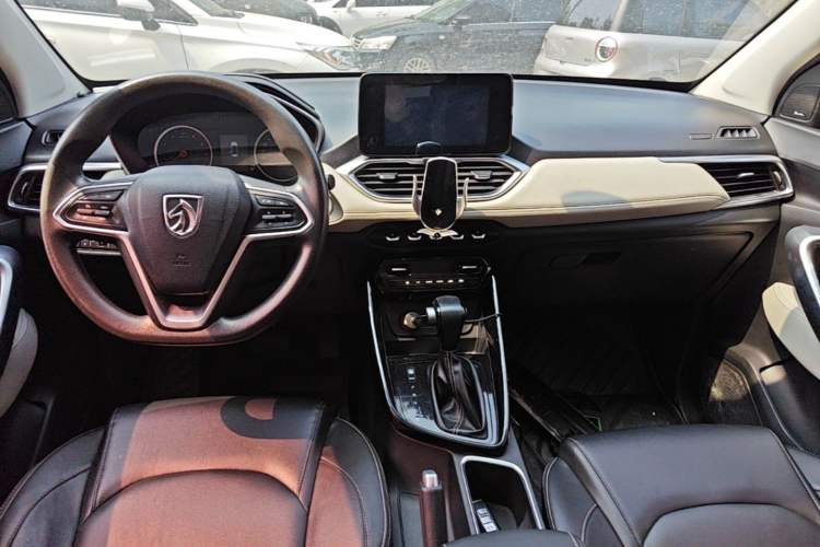 Used Baojun 530 2019 1.5T CVT Luxury Model 7 Seats China V Emission Standard Center Console
