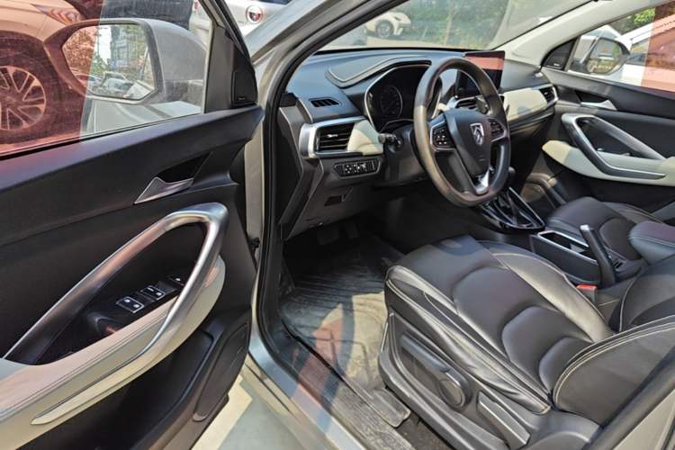 Used Baojun 530 2019 1.5T CVT Luxury Model 7 Seats China V Emission Standard Driver Seat