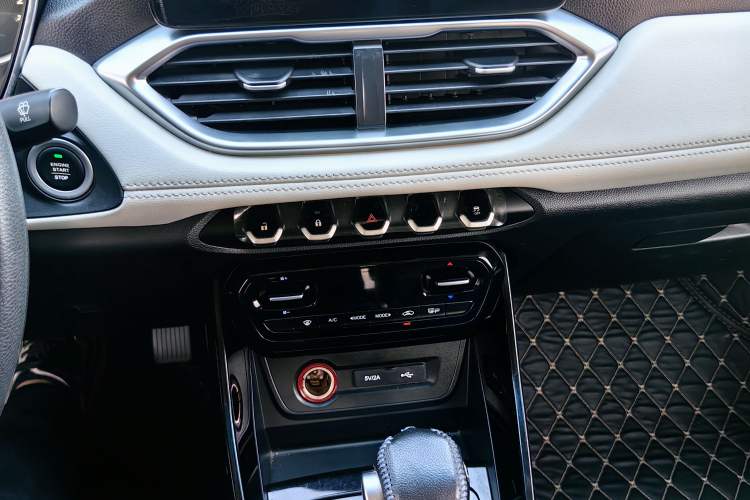Used Baojun 530 2019 1.5T CVT Luxury Model China V Interior 4