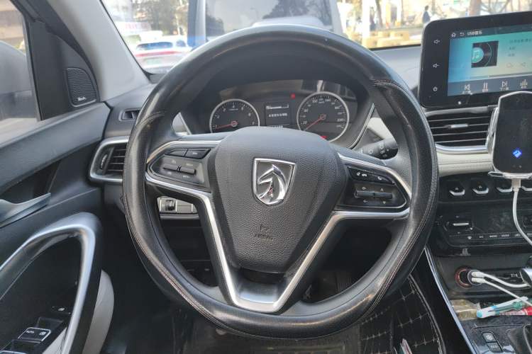 Used Baojun 530 2019 1.5T CVT Luxury Model 7 Seats China V Emission Standard Steering Wheel