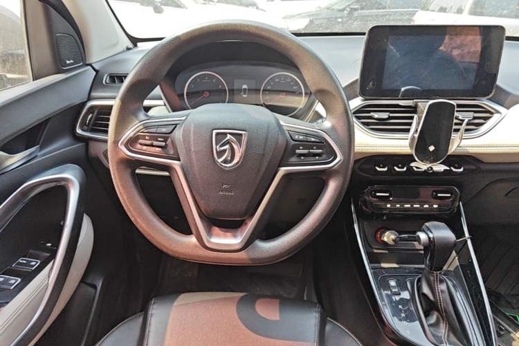 Used Baojun 530 2019 1.5T CVT Luxury Model 7 Seats China V Emission Standard Steering Wheel