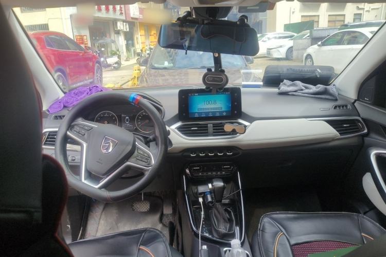 Used Baojun 530 2019 1.5T CVT Luxury Model 7 Seats China V Emission Standard Center Console