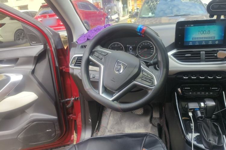 Used Baojun 530 2019 1.5T CVT Luxury Model 7 Seats China V Emission Standard Steering Wheel