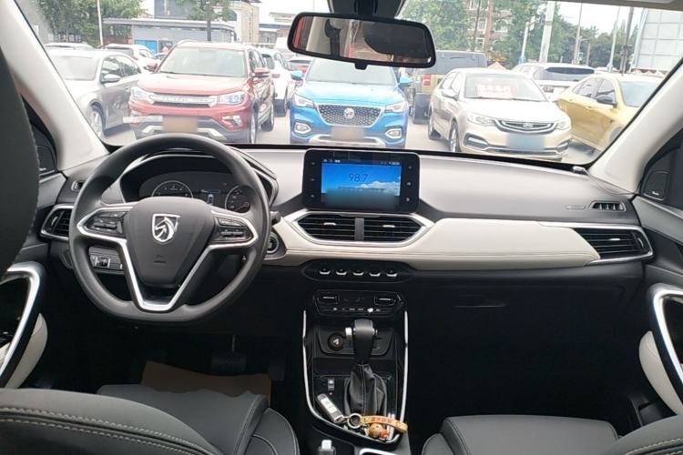 Used Baojun 530 2019 1.5T CVT Luxury Model 7 Seats China V Emission Standard Center Console