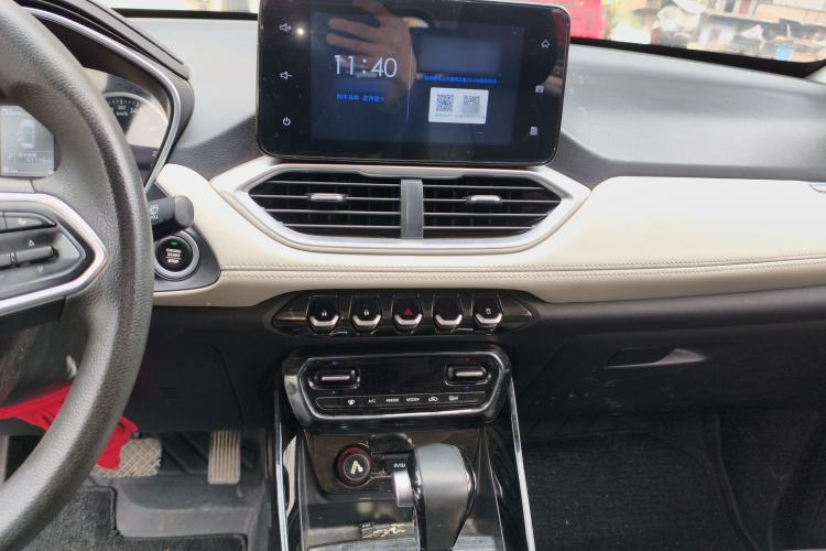 Used Baojun 530 2019 1.5T CVT Luxury Model 7 Seats China V Emission Standard Audio And AC Panel