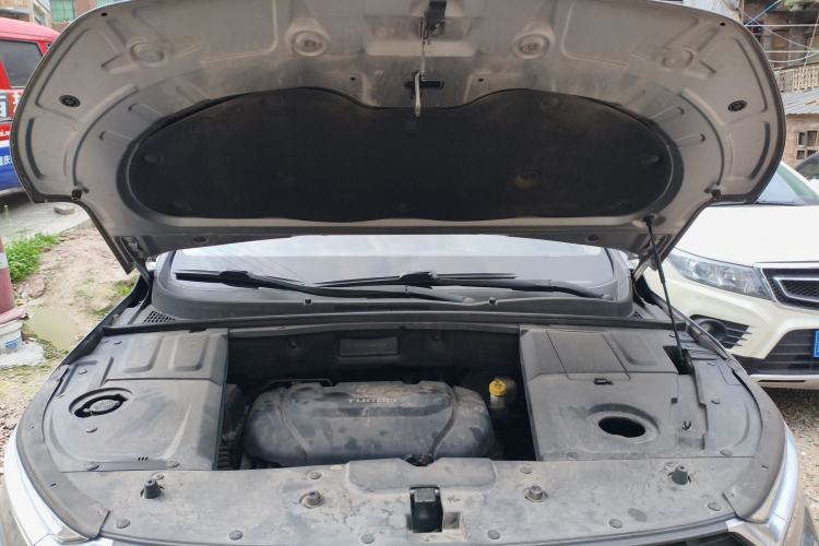 Used Baojun 530 2019 1.5T CVT Luxury Model 7 Seats China V Emission Standard Engine Bay