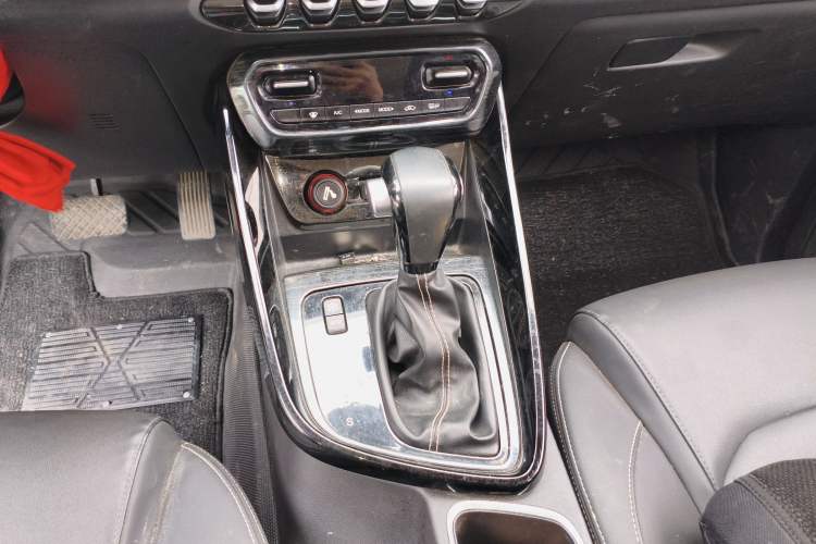 Used Baojun 530 2019 1.5T CVT Luxury Model 7 Seats China V Emission Standard Gear Lever