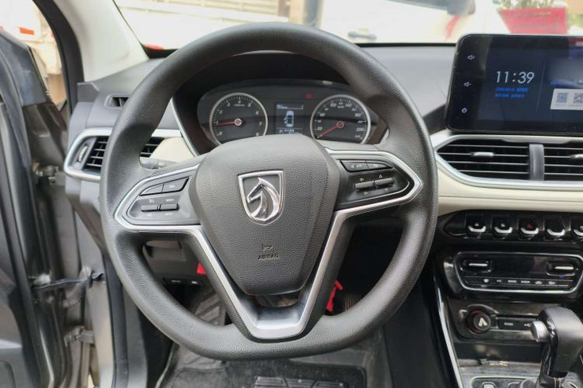 Used Baojun 530 2019 1.5T CVT Luxury Model 7 Seats China V Emission Standard Steering Wheel