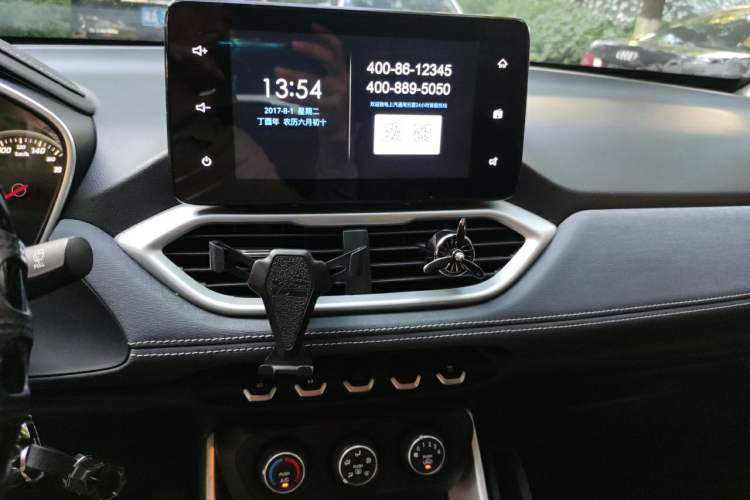 Used Baojun 530 2019 1.5T Manual Elite 7-seater National V Audio And AC Panel