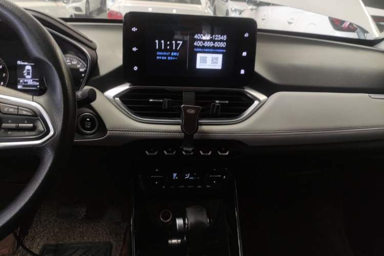 Used Baojun 530 2019 1.5T CVT Luxury Model 7 Seats China V Emission Standard Audio And AC Panel