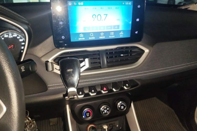 Used Baojun 530 2019 1.5T Manual Elite 7-seater National V Audio And AC Panel