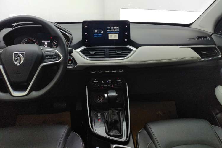 Used Baojun 530 2019 1.5T CVT Luxury Model 7 Seats China V Emission Standard Audio And AC Panel