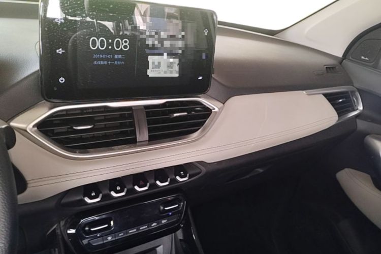 Used Baojun 530 2019 1.5T Manual Luxury 7-seater National V Audio And AC Panel