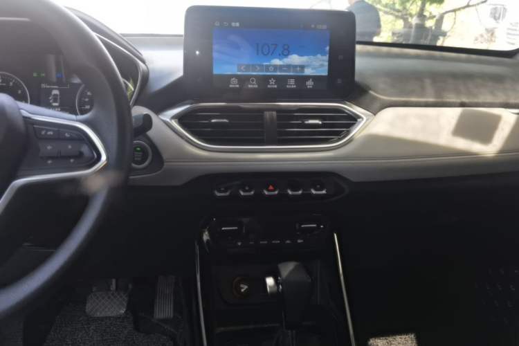 Used Baojun 530 2019 1.5T CVT Luxury Model China VI Emission Standard Audio And AC Panel