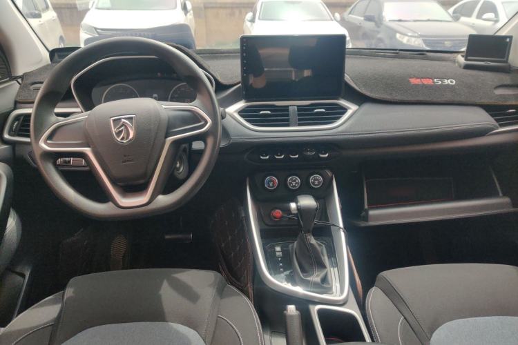 Used Baojun 530 2019 1.5T CVT Elite Model 7 Seats China V Emission Standard Center Console