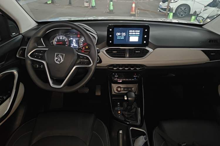 Used Baojun 530 2019 1.5T CVT Luxury Model China V Center Console