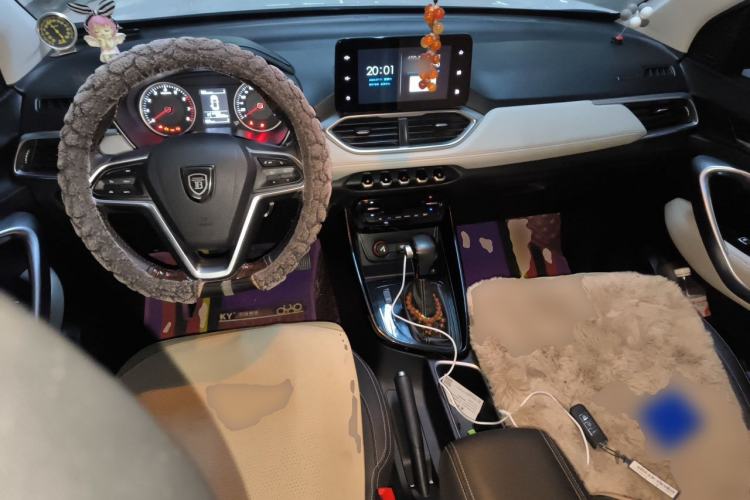 Used Baojun 530 2019 1.5T CVT Luxury 7-seater China VI Center Console