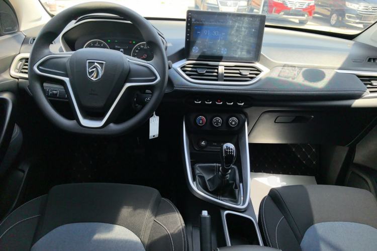Used Baojun 530 2019 1.5T Manual Comfort Version China VI Center Console