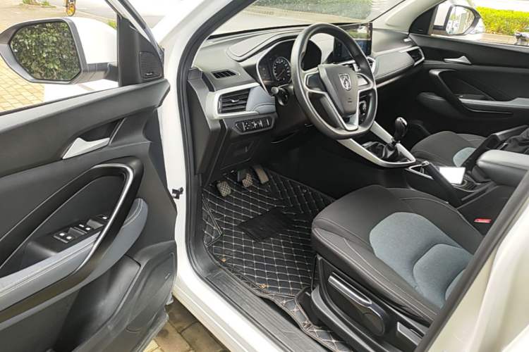 Used Baojun 530 2019 1.5T Manual Elite 7-seater National V Driver Seat