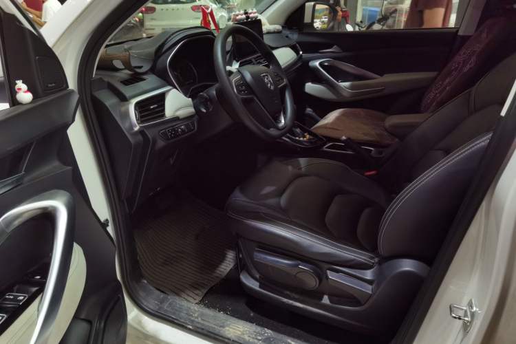 Used Baojun 530 2019 1.5T CVT Luxury Model 7 Seats China V Emission Standard Driver Seat