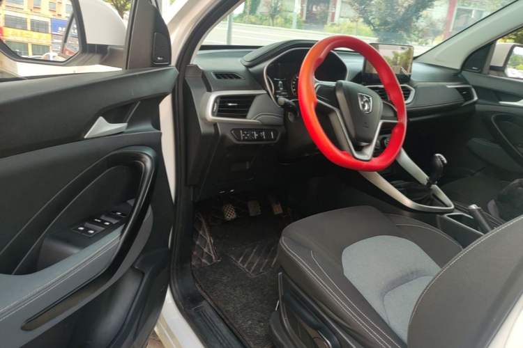 Used Baojun 530 2019 1.5T Manual Elite 7-seater China VI Driver Seat